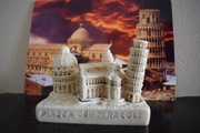 Piazza dei miracoli - mała figurka z Włoch z lat 70 tych, + pocztówki