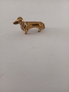 Figurka metalowa mosiądz pies Jamnik długość 4 cm wysokość 2 cm