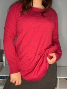 Długi czerwony sweter