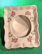 Porcelanowa ramka na zdjęcie , malowana w różyczki 