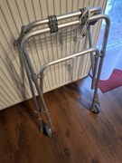 Chodzik dla seniorów.  Balkonik