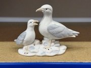 Porcelanowa figurka mewy – duet ptaków na skałach 