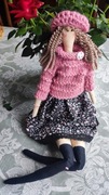 Lalka Tilda w różowym sweterku 