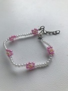 Piękna słodka biała bransoletka z różowymi kwiatkami