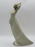 Figurka Ivory Princess w sukni wieczorowej Parastone,