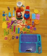 Zestaw Play-Doh złożony z kilku zestawów.