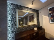 Lustro frezowane w ramie w kolorze srebrnym