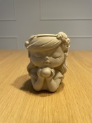 Doniczka betonowa dziewczynka