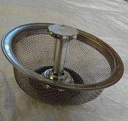 Sitko do zlewu z korkiem