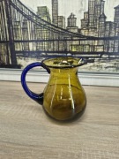 Ręcznie wykonany dzbanek szklany – szkło recyklingowe, Guatemala