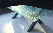 Unikatowy, designerski stolik z artystycznym szklanym blatem