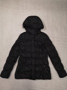 Czarna elegancka puchowa kurtka zimowa z kapturem Mango 36 puchówka