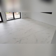 Bezspoinowe podłogi żywiczne, mikrocement, schody.