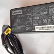 Zasilacz Lenovo IBM 20V 3,25A 65W z prxewodem zasilającym.