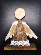 Drewniany aniołek