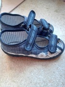 Nowe kapcie 25 numer