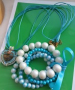 zestaw biżuterii bransoletka ( 4) i naszyjnik,i pierścionek regulowany 