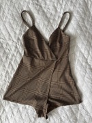 Kombinezon marki Pull&Bear M brązowy w kratę mini sukienka z spodenkami