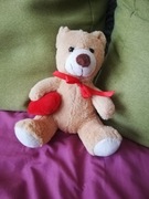 pluszowy miś z sercem i kokardką 20cm pluszak maskotka stan bdb