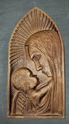 Grawerowany w drewnie - Matka Boska z Dzieciątkiem