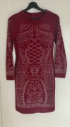 Sukienka burgundowa ze zdobieniami