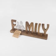 drewniany napis ozdobny litery Family KIK 30x5,2x11 cm