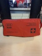 Apteczka AUDI orginalna kompletna