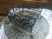 Metalowy stojak na serwety.