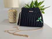 Torebka czarna Handmade z łańcuszkiem złotym 