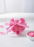 Romantyczne konfetti do kąpieli – serce z kokardką. Walentynki