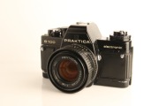 Praktica B100 + Prakticar 50 1.8 + bateria w zestawie