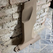 Osłona boczek listwa poszycie słupka B Porsche macan prawa beżowy 95B867240