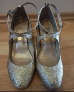 Buty brilu, pantofle z klamrą