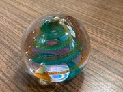 Śliczna szklana kula ozdoba przycisk do papieru 