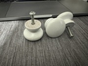 Uchwyt do szafki biały drewniany 3st