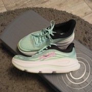 Buty do biegania hoka bondi 9