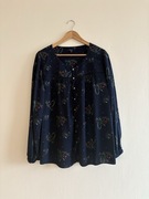 Granatowa bluzka plus size we wzory Kiabi 48 4xl w kwiatki niebieska