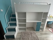 Łóżko piętrowe z biurkiem i schodkami turkusowe używane