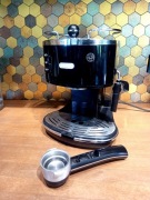 Ekspres ciśnieniowy do kawy DeLonghi spieniacz ECOV311 czarny 15 Bar 1100W