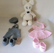 Miś z zestawem ubranek 