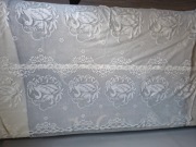 Firanka biała wchodząca w kremowy wzór w łabędzie vintage i kwiatki