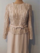 Piękna długa bogato zdobiona suknia stan idealny