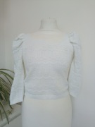 Only biały krótki sweterek z bufiastymi rękawami r XS