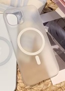 Matowe, półprzezroczyste etui magnetyczne do iPhone'a 16Pro Ultra Thin