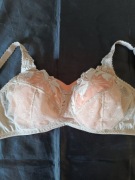 MARKS&SPENCER  T33 7134 ; MIĘKKI  HAFTOWANY BEZ FISZBIN ; 40Dx90D