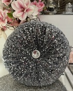 Śliczna poduszka glamour z mieniącymi się cekinkami