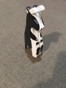 zabawka drewniana krowa