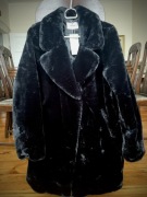 Reserved: Płaszcz ze sztucznego futra r. M