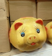 Duża złota figurka skarbonka 