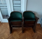 Fotele kinowe PRL po gruntownej renowacji. 